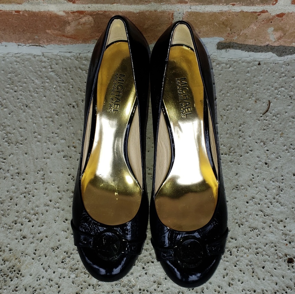 MICHAEL KORS Black Crinkle Patent Fulton . - Picture 4 of 5
